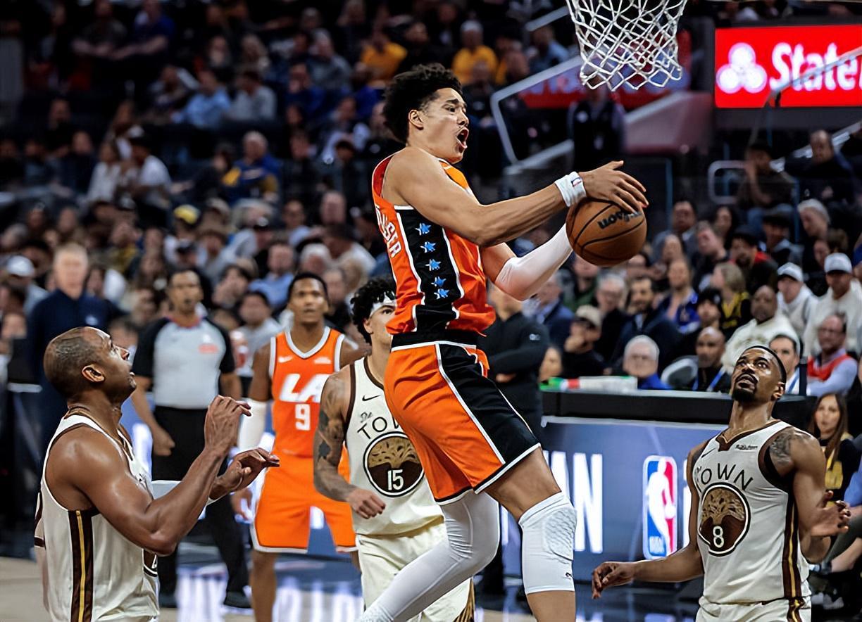 Kaiyun Sports-面对勇士打出了统治级的表现!快船应该让内线新秀进入先发阵容?