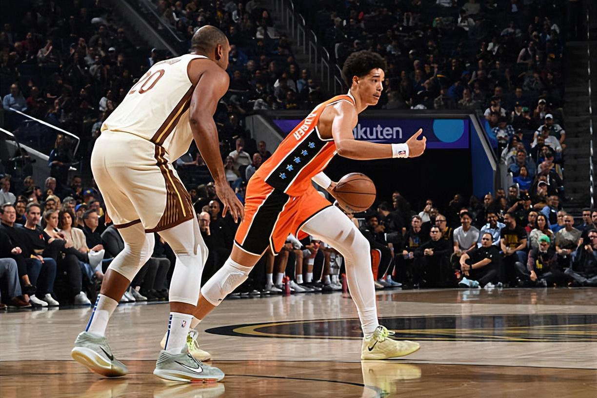 Kaiyun Sports-面对勇士打出了统治级的表现!快船应该让内线新秀进入先发阵容?