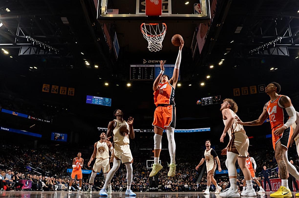 Kaiyun Sports-面对勇士打出了统治级的表现!快船应该让内线新秀进入先发阵容?