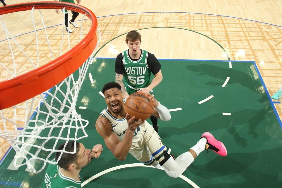 开云体育-字母哥复出19+11!绿军大胜雄鹿巩固东部第二 普里查德25+9