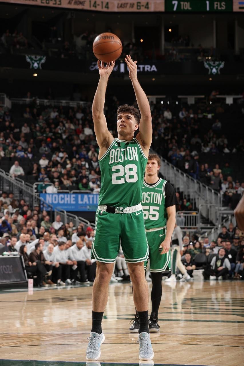 开云体育-字母哥复出19+11!绿军大胜雄鹿巩固东部第二 普里查德25+9