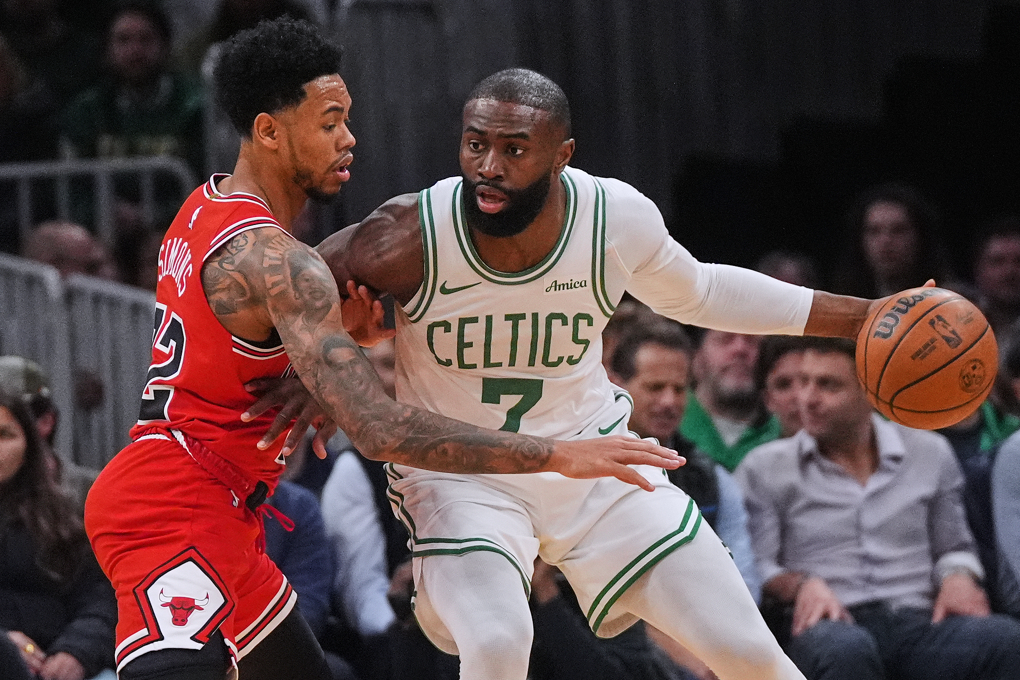 Kaiyun Sports-布朗24分普理查德26+8 凯尔特人主场力擒公牛