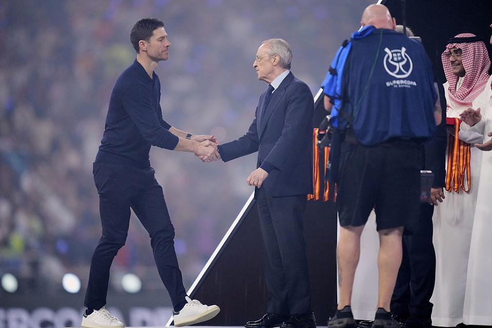 app下载-不满换帅+3天丢2冠！皇马球迷拉横幅要求老佛爷下台 将在主场狂嘘