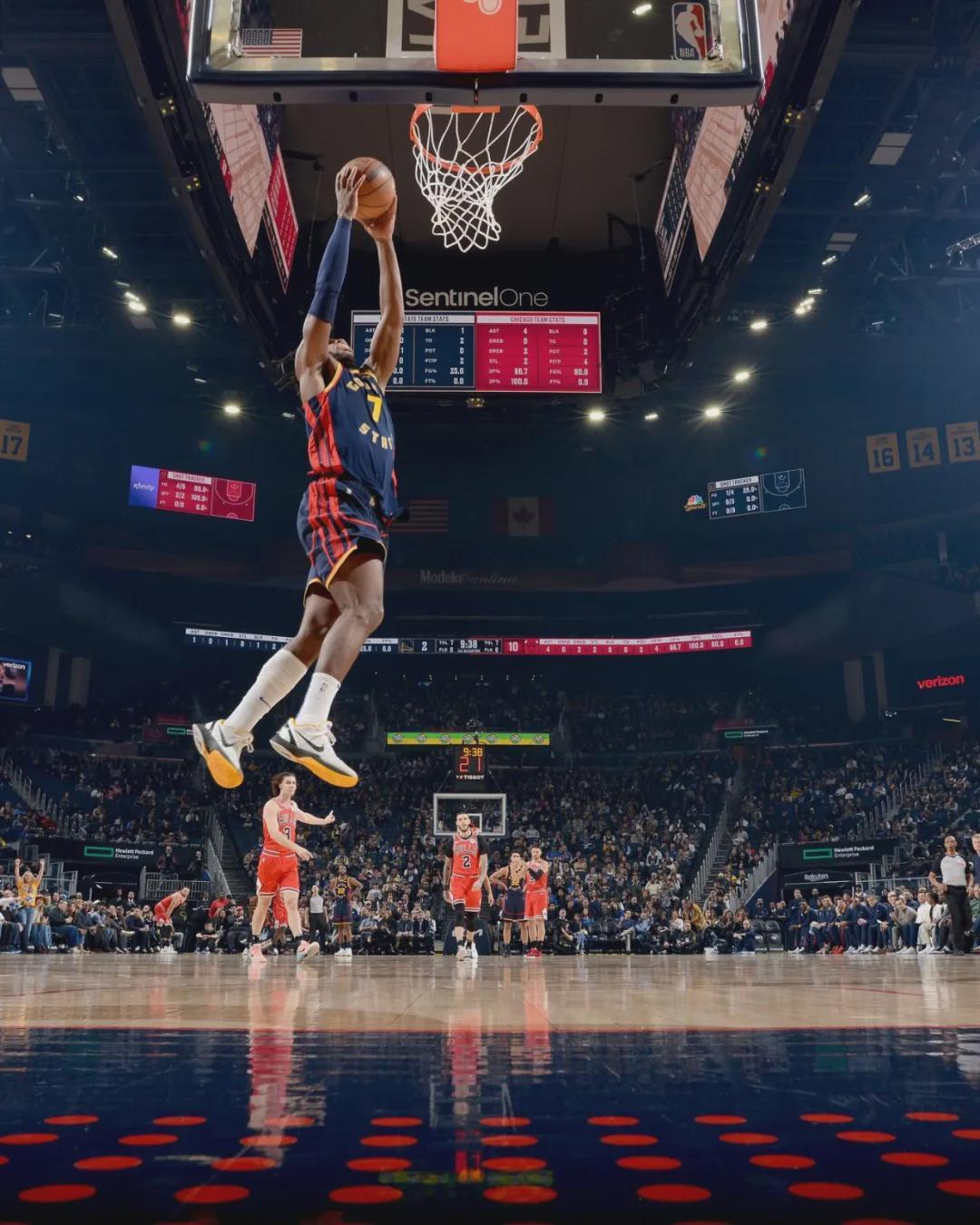 体育赛事-10中2！正负值-20！勇士神射手彻底没救了