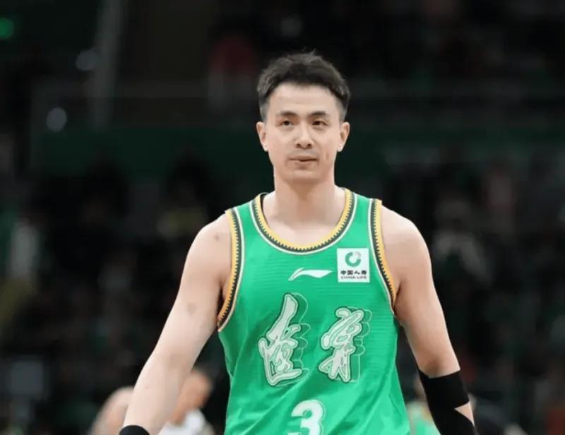 辽宁虐四川52分！5首发齐爆，2小将轻松虐菜，亨特仍打不明白！