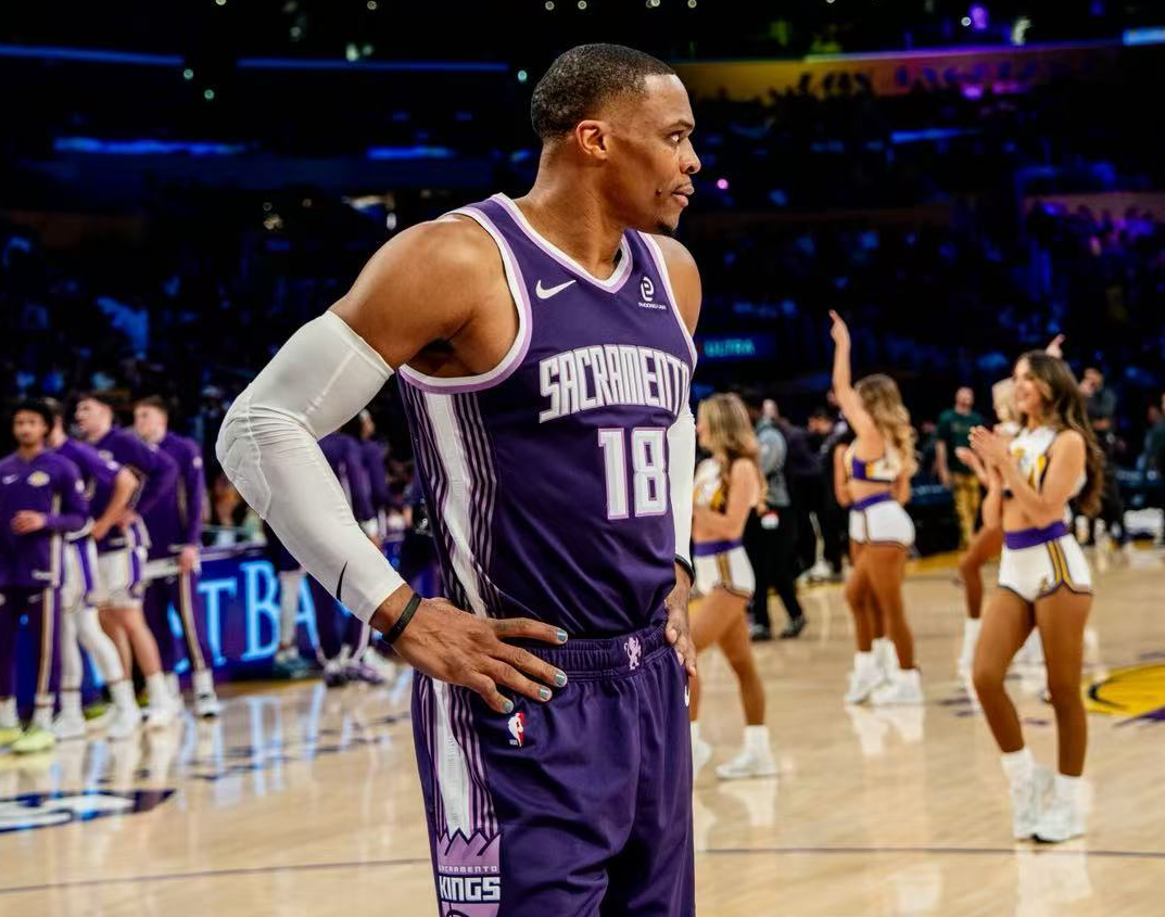 体育赛事-湖人24分大胜国王，詹姆斯24分5助！威少14分，湖人整体渐入佳境