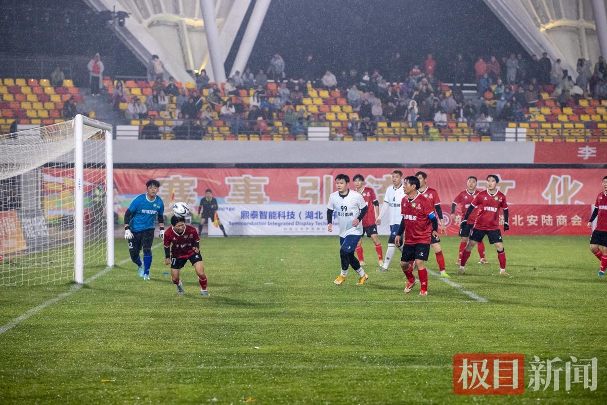 Kaiyun Sports-李白诗韵+绿茵热血!2026年安陆乡超联赛开幕