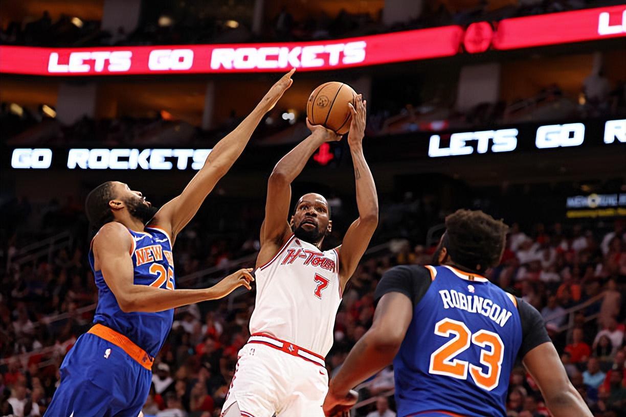 打出了攻守兼备的表现！杜兰特的状态直接决定了火箭的竞争力？