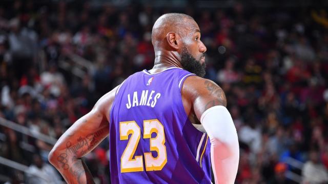 登录入口-詹姆斯留守湖人再战一年？金钱与家庭的诱惑难抵抗